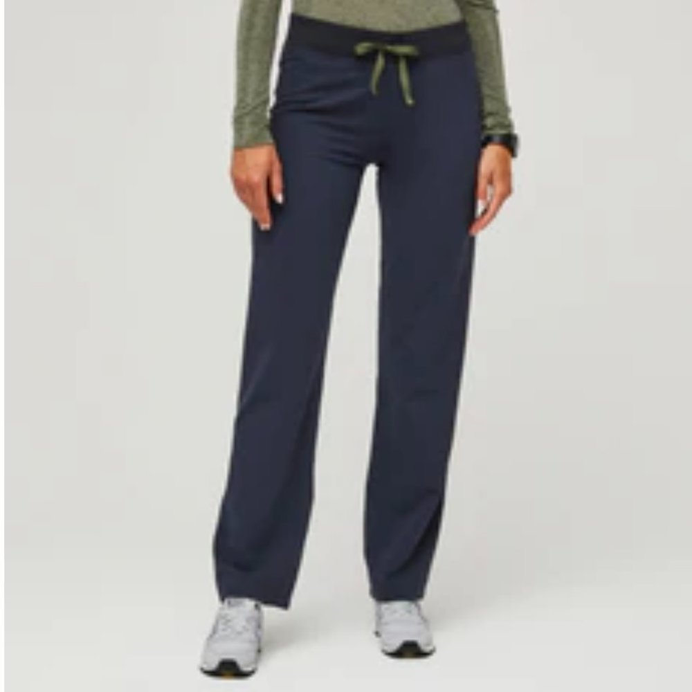 Figs XS Regular Livingston Pant in Quiet Navy